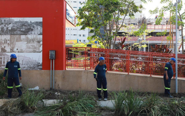 For&ccedil;a‑tarefa limpa Parque da Doca em Bel&eacute;m