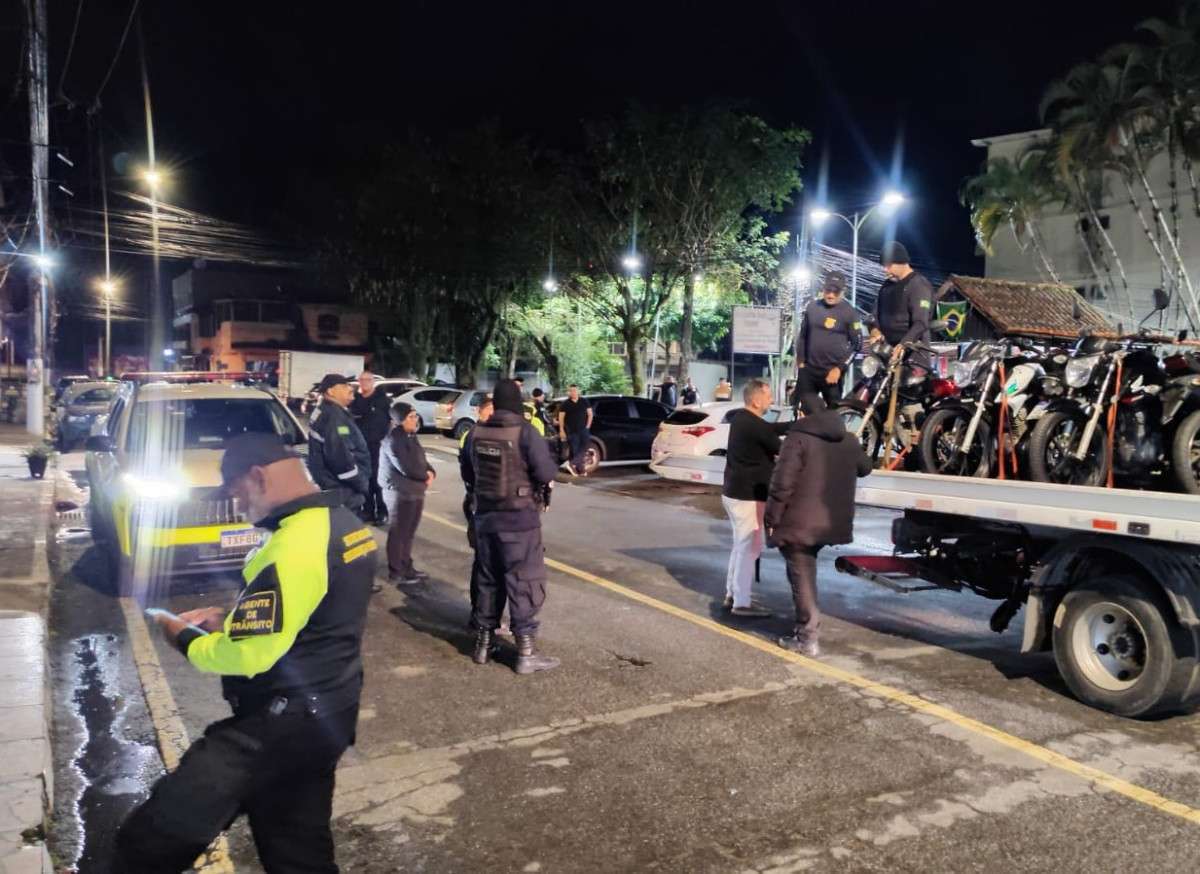 Opera&ccedil;&atilde;o do Choque de Ordem apreende 8 motos em Angra