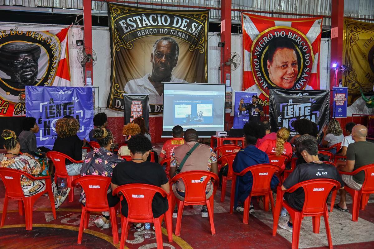 Jovens de Maric&aacute; participam de forma&ccedil;&atilde;o em audiovisual e economia criativa
