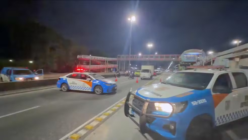 Tiroteio fecha Avenida Brasil e Linha Vermelha durante opera&ccedil;&atilde;o no Complexo de Israel
