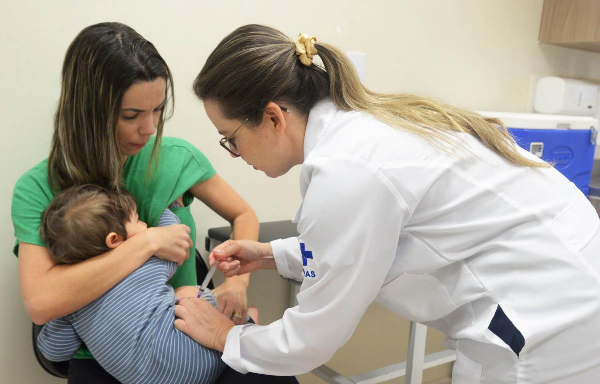 Dia D de vacina&ccedil;&atilde;o ocorre em todo o Pa&iacute;s; Campinas aplica 5.253 doses