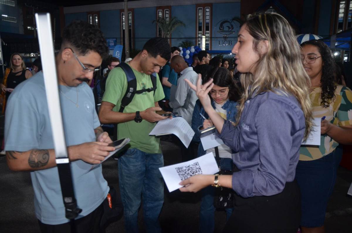 Feira de carreiras coloca estudantes em contato com empresas e processos seletivos