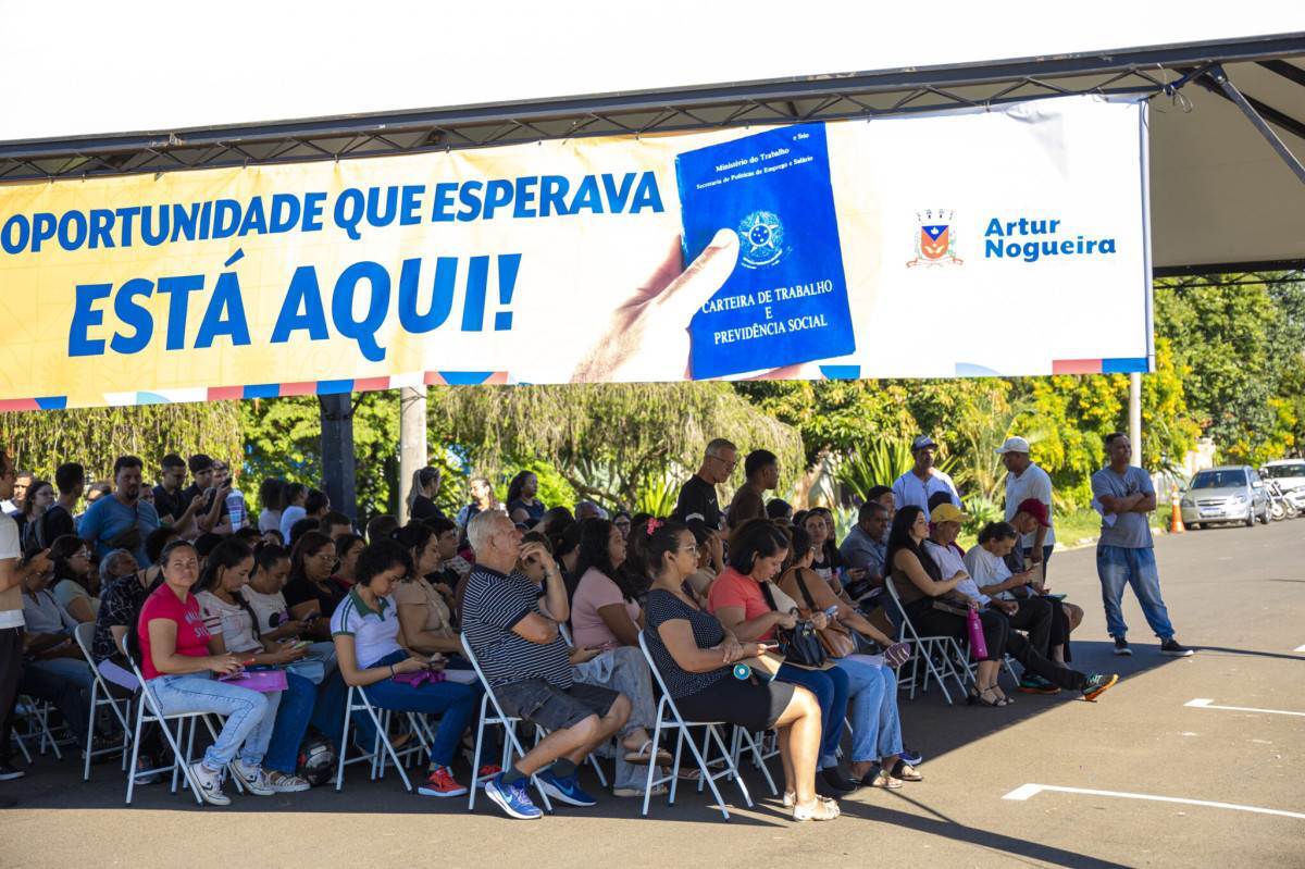 Artur Nogueira moderniza sistema de vagas de emprego