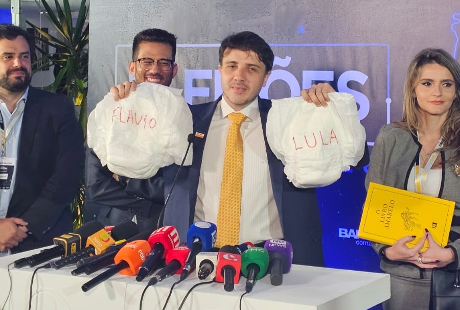 Kim Kataguiri prop&otilde;e puni&ccedil;&atilde;o a candidato que faltar a debate