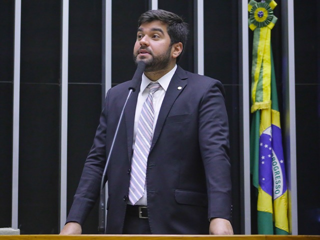 Projeto prev&ecirc; energia solar em escolas e unidades p&uacute;blicas de sa&uacute;de