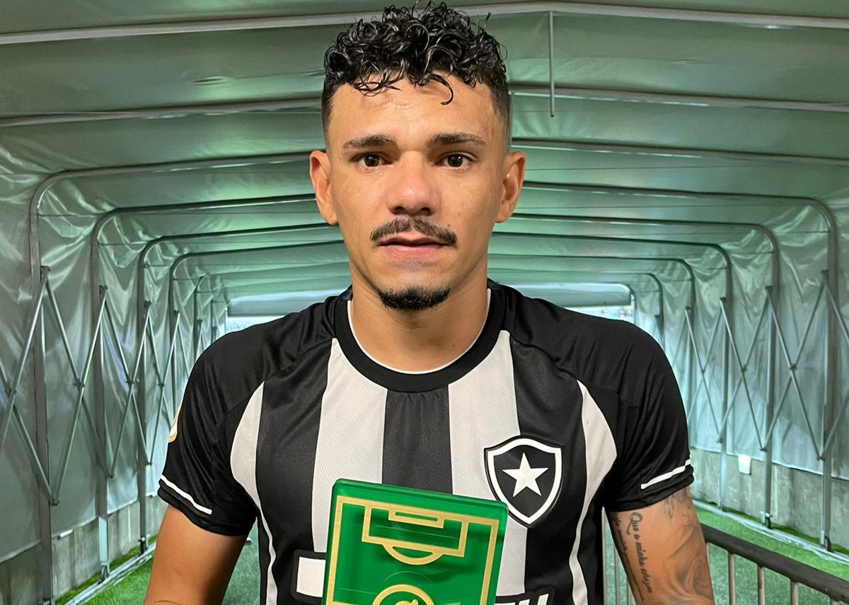 Tiquinho Soares volta ao Botafogo