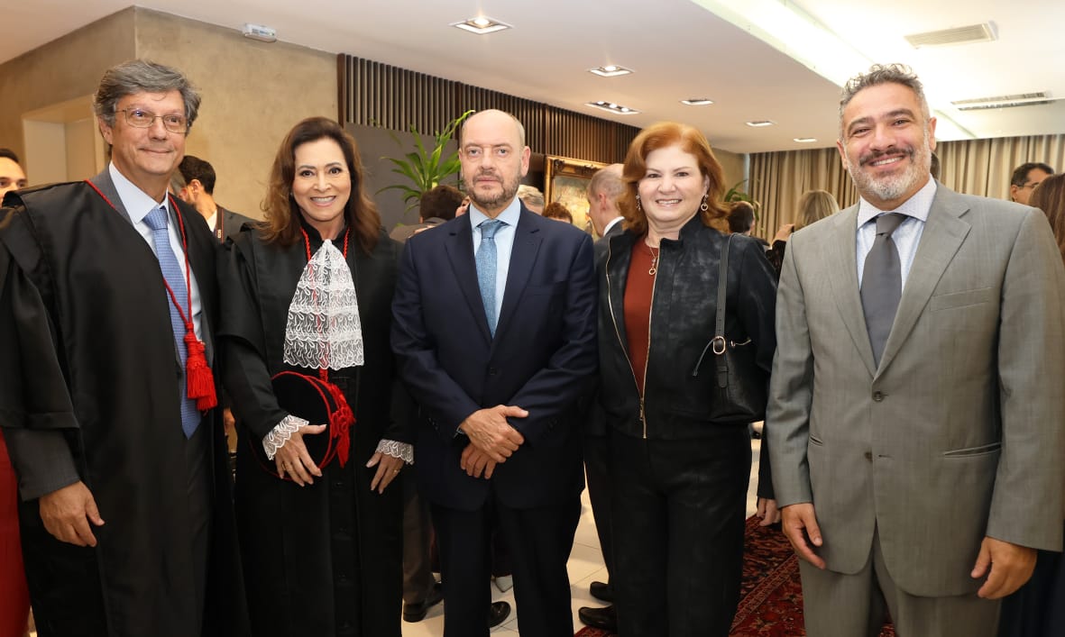 Os desembargadores Eduardo Paiva, Ricardo Couto e Marcelo Marinho com as desembargadoras Roseli Nalin e Mônica Feldman