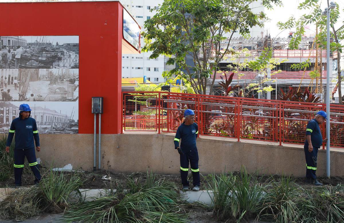 For&ccedil;a‑tarefa limpa Parque da Doca em Bel&eacute;m