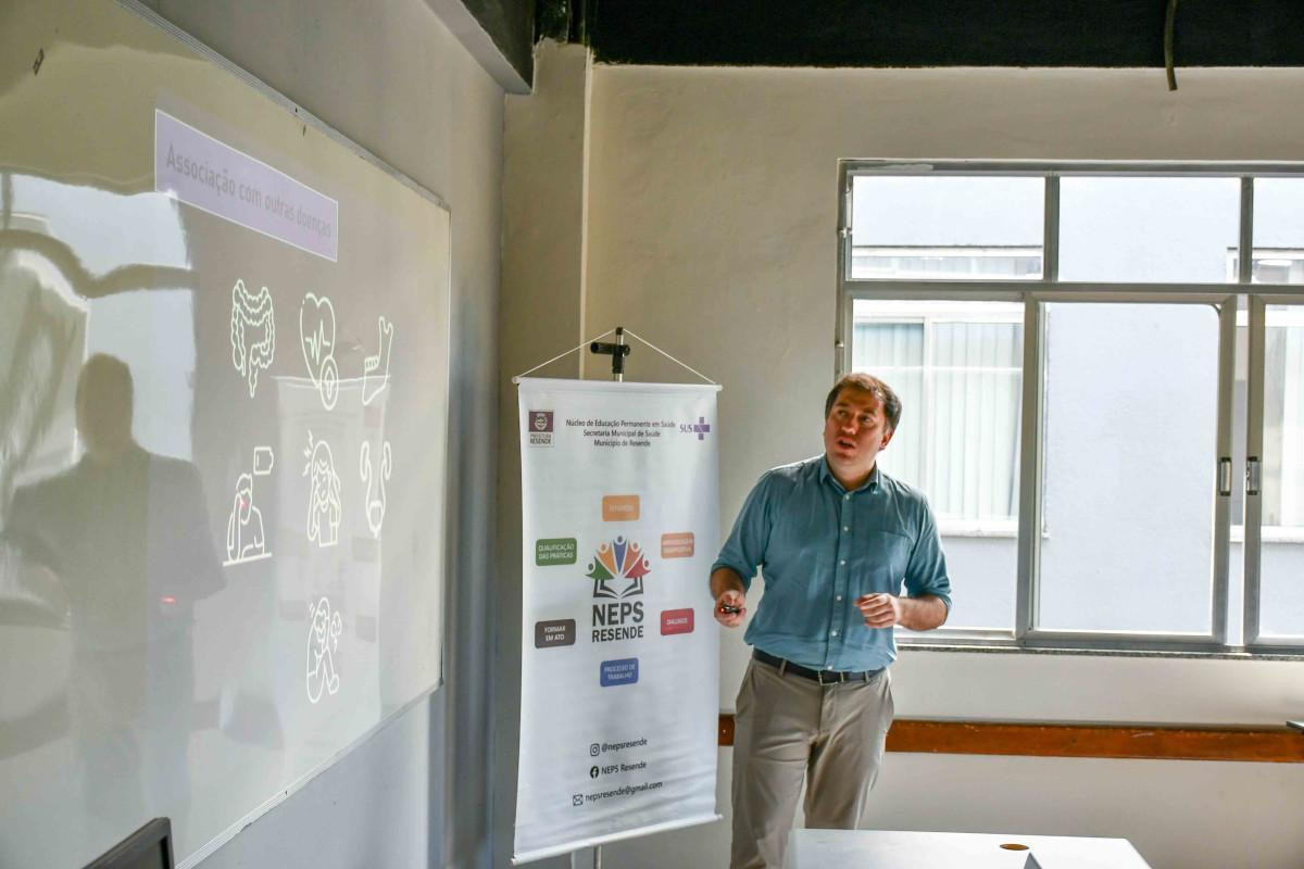 Aten&ccedil;&atilde;o Prim&aacute;ria capacita equipes para atendimento &agrave; fibromialgia