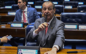 Relator deve apresentar relat&oacute;rio do fim da 6x1 na quinta‑feira
