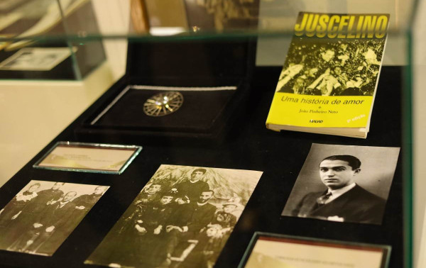 BRASILIANAS | Exposi&ccedil;&atilde;o no Tribunal de Justi&ccedil;a do DF revisita cartas e documentos de JK nos 50 anos de sua morte