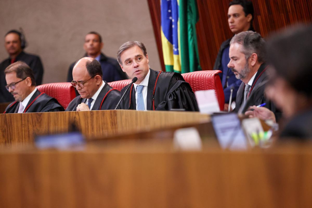 Mendon&ccedil;a sugere regras para regularizar deepfake