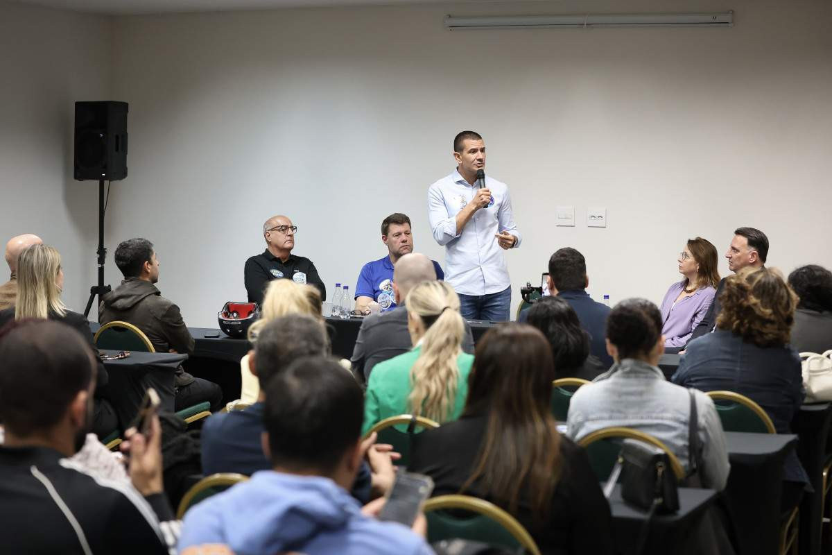 Douglas defende calend&aacute;rio anual de eventos para al&eacute;m da capital