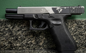 Defesa de Bolsonaro pede prazo para transferir titularidades de armas