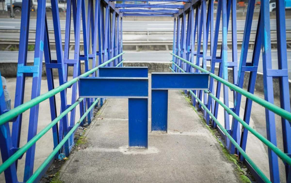 Prefeitura de Caxias instala bloqueadores em passarelas