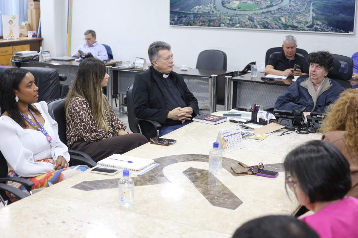 Neto anuncia desapropria&ccedil;&atilde;o de &aacute;rea ocupada por 30 fam&iacute;lias