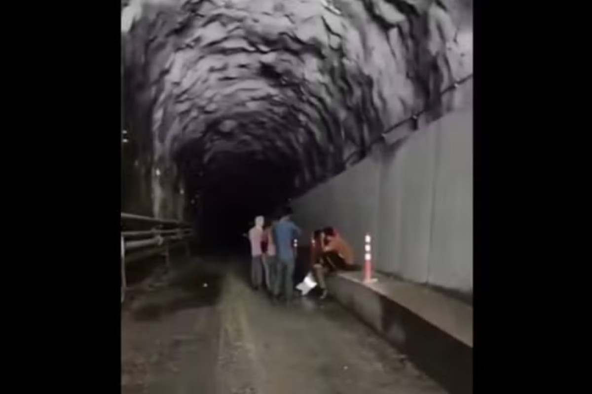 Ex&eacute;rcito do Nepal resgata 350 pessoas presas em tunel ap&oacute;s avalanche