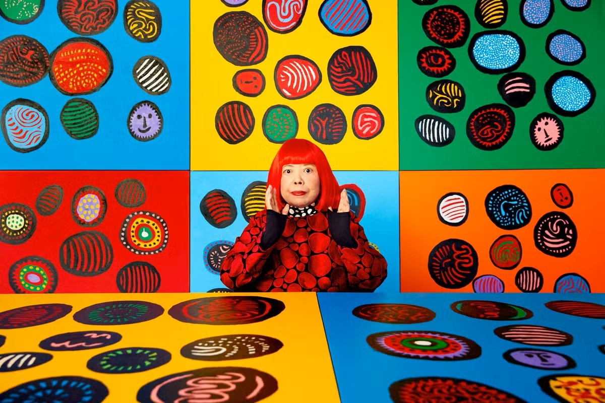 Yayoi Kusama morre aos 97 anos e deixa legado na arte e na moda