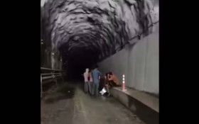 Ex&eacute;rcito do Nepal resgata 350 pessoas presas em tunel ap&oacute;s avalanche