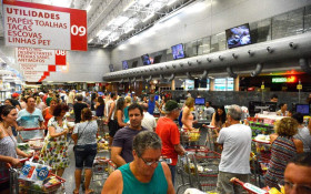 BRASILIANAS | Setor de servi&ccedil;os cresce no DF e concentra mais de 435 mil trabalhadores, diz IBGE