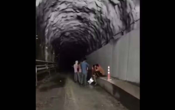 Ex&eacute;rcito do Nepal resgata 350 pessoas presas em tunel ap&oacute;s avalanche