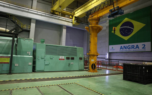 Extens&atilde;o de vida &uacute;til deAngra 1sob amea&ccedil;a de paralisa&ccedil;&atilde;o