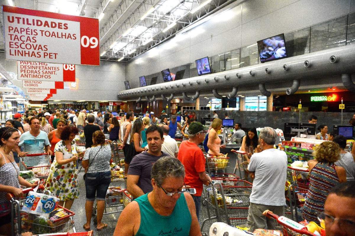BRASILIANAS | Setor de servi&ccedil;os cresce no DF e concentra mais de 435 mil trabalhadores, diz IBGE
