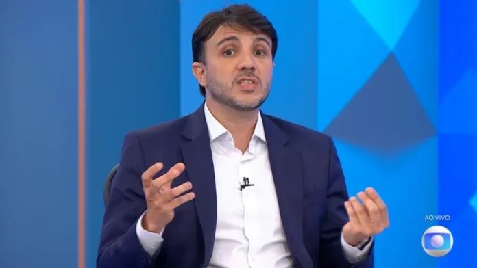 Renan Santos defende regime de exce&ccedil;&atilde;o em favelas e bomba at&ocirc;mica