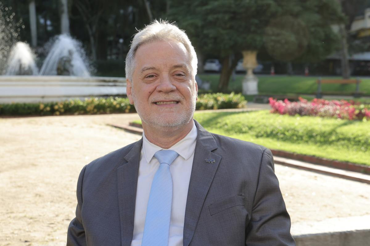 Couto anuncia reitor da UFF como secret&aacute;rio de Ci&ecirc;ncia e Tecnologia do RJ