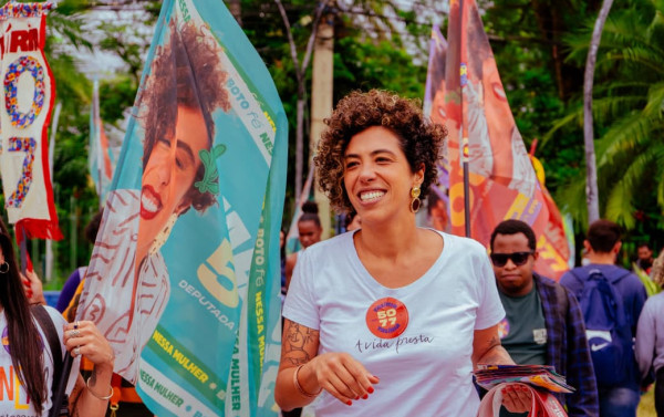 Tal&iacute;ria Petrone faz campanha em Maca&eacute; e Rio das Ostras