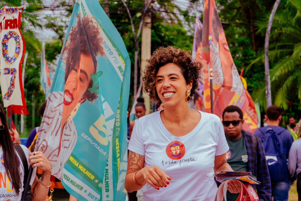 Tal&iacute;ria Petrone faz campanha em Maca&eacute; e Rio das Ostras