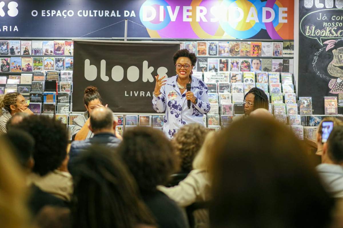 Tain&aacute; de Paula lan&ccedil;a novo livro no Rio