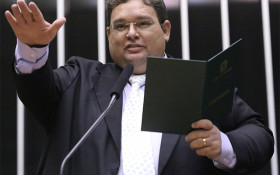 Projeto de lei sobre licen&ccedil;a‑pr&ecirc;mio segue aguardando despacho na C&acirc;mara