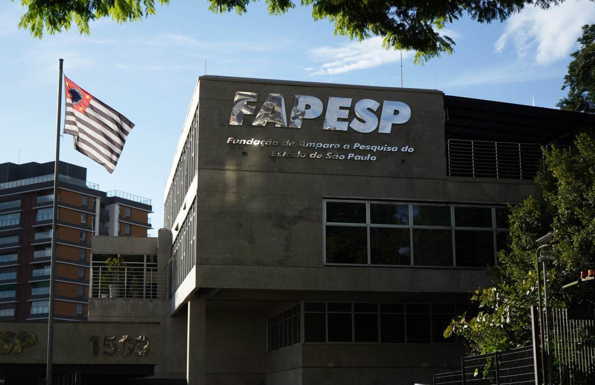 Sem recuo oficial do estado, cortes em bolsas da Fapesp no exterior passam a valer nesta ter&ccedil;a&nbsp;sob protesto de cientistas