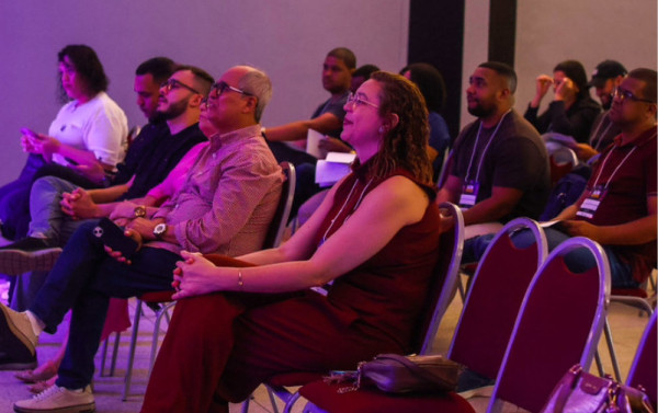Prefeitura prepara finalistas da Seletiva Angra Expo 2026 no Projeto Al&eacute;m do Palco