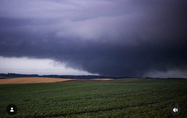 Defesa civil investiga a ocorr&ecirc;ncia de um tornado em Santa Catarina