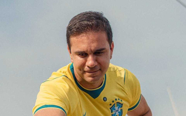 Renato Ara&uacute;jo prop&otilde;e revis&atilde;o de tarifa de luz em Angra