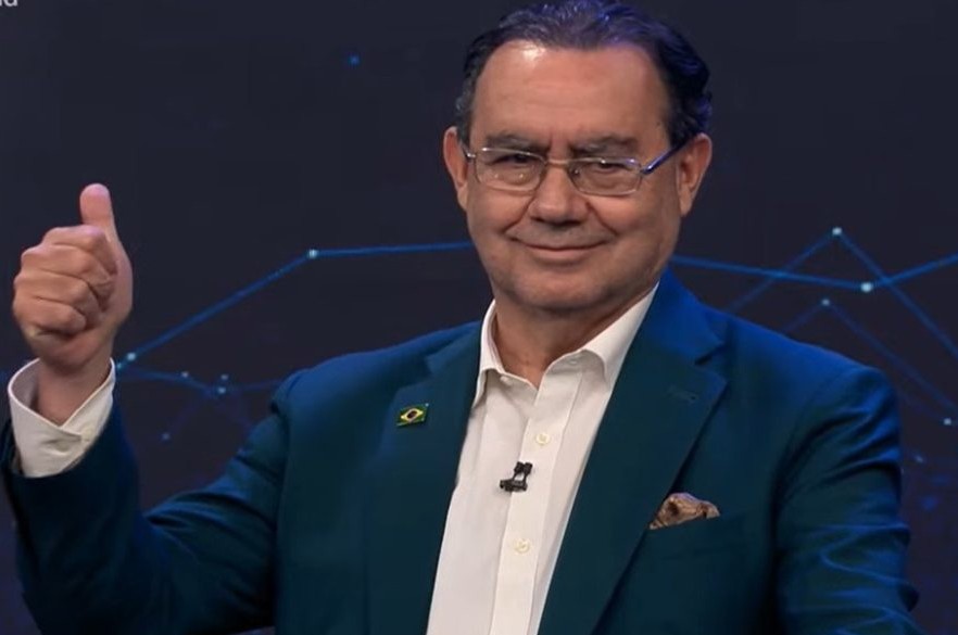 Coluna Magnavita | Suspeita de fraude eleitoral com o uso de mil&iacute;cia de influenciadores leva Augusto Cury a superar Trump