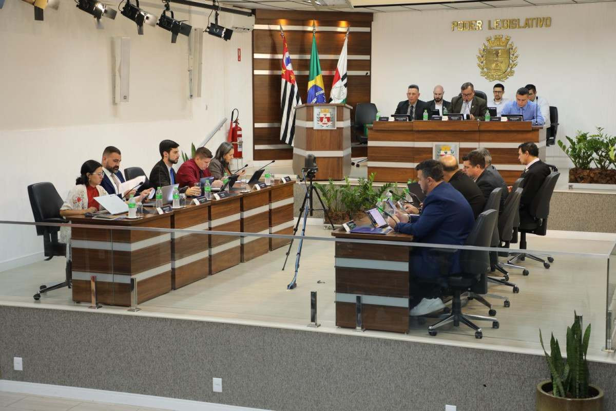 Vinhedo aprova projeto proibindo menores em eventos LGBTQIA