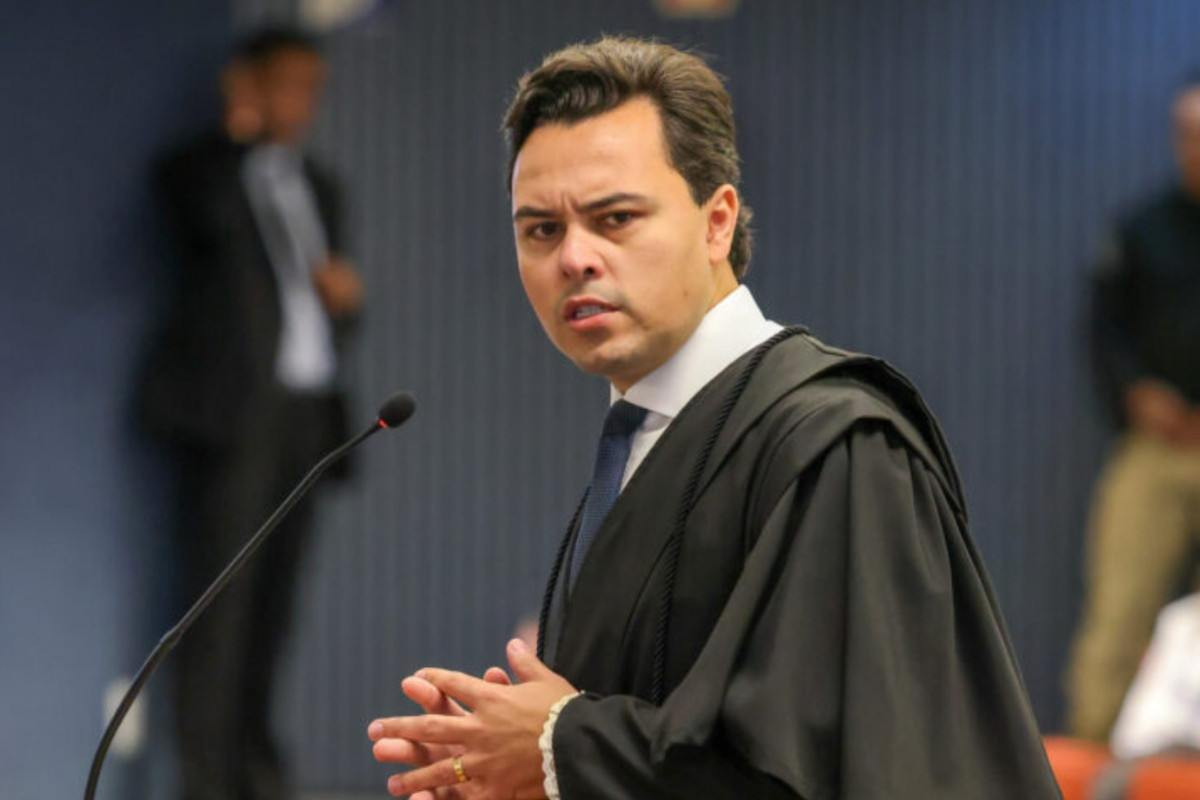 Advogado de Filipe Martins, Chiquini aciona o STF para pedir afastamento de Moraes