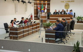 Vinhedo aprova projeto proibindo menores em eventos LGBTQIA