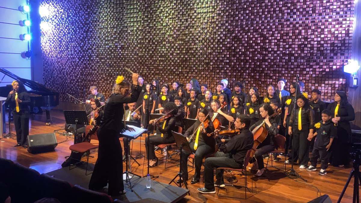 BRASILIANAS | Espet&aacute;culo &lsquo;Compasso da Mudan&ccedil;a&rsquo; celebra 25 anos do Instituto Reciclando Sons, com concerto solid&aacute;rio