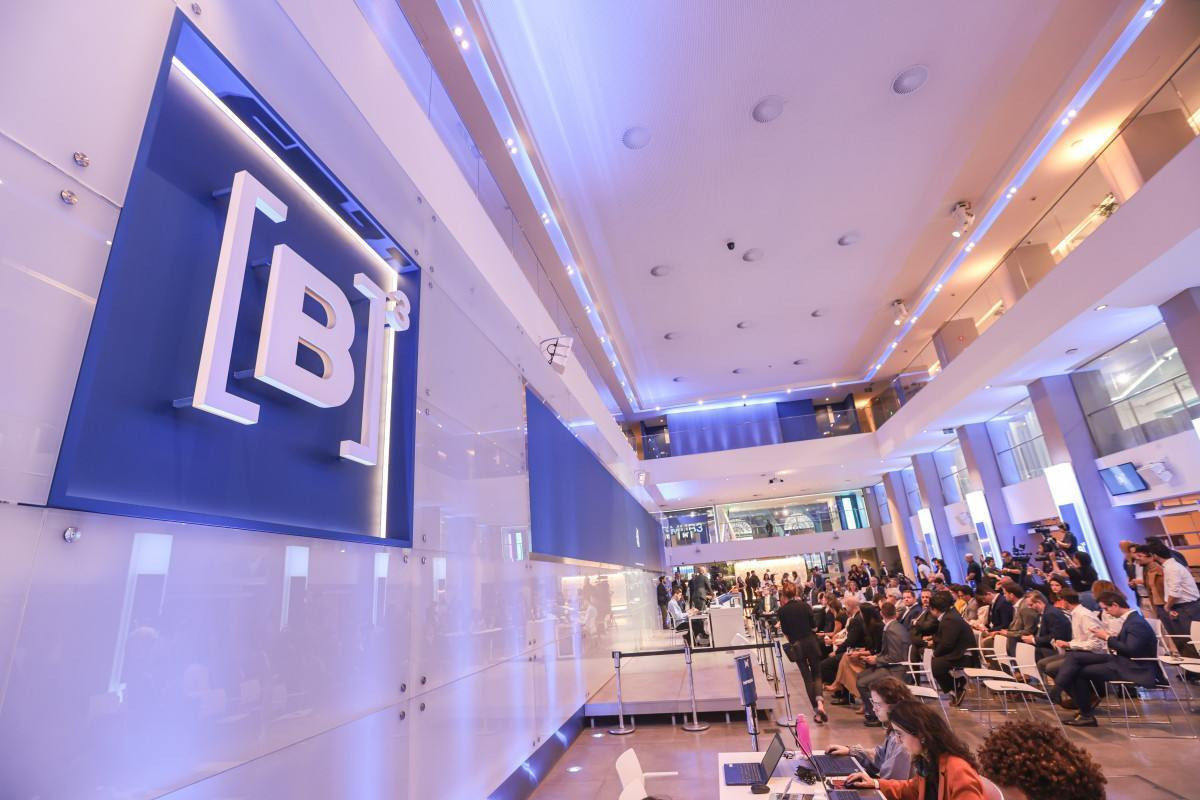 Bolsa sobe 1,3% e atinge maior n&iacute;vel em quase quatro meses