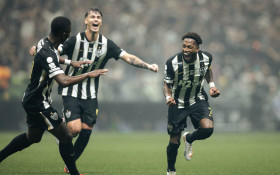 De virada, Galo confirma vaga na semifinal da Copa do Brasil