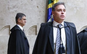 Mendon&ccedil;a diz que c&oacute;pia do celular de Vorcaro segue lacrada enquanto Moraes e Zanin cobram acesso aos dados