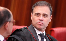 Mendon&ccedil;a confirma encontro com ex‑dono do Banco Master no STF