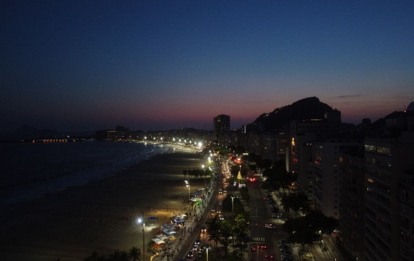 S&Oacute; CARIOQUICES: Copacabana apagou a luz