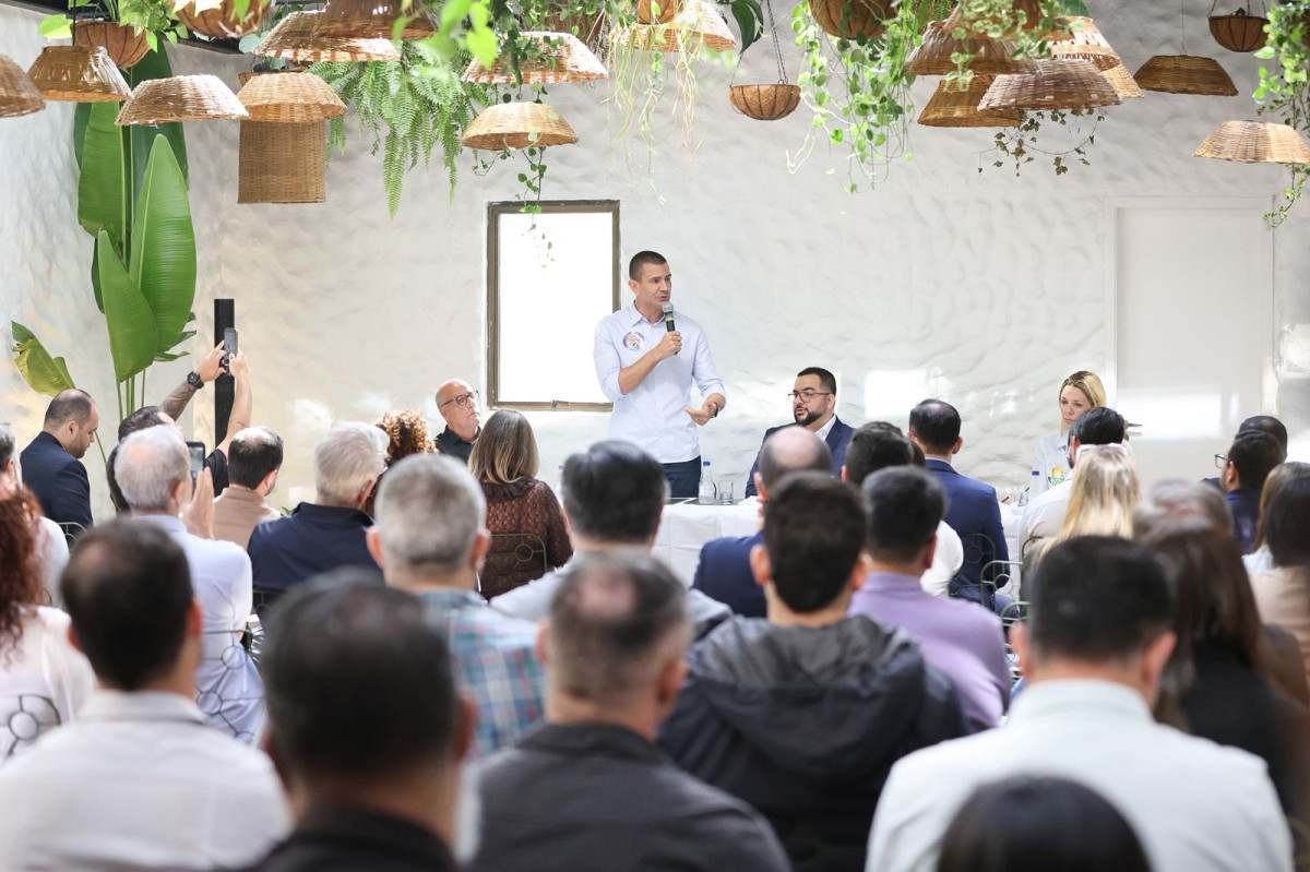 Douglas quer fortalecer setor de bares e restaurantes