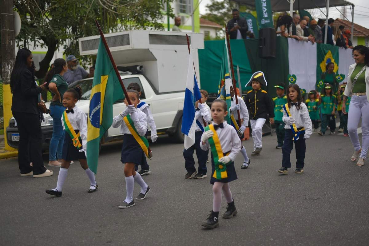 Desfile de 7 de Setembro re&uacute;ne escolas e Aman no Centro