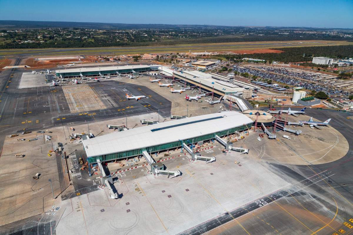 Aeroporto de Bras&iacute;lia pede chegada adiantada
